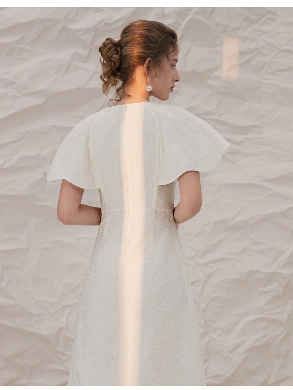 Elegant White Floral Applique Midi Dress - Picture 5 of 6